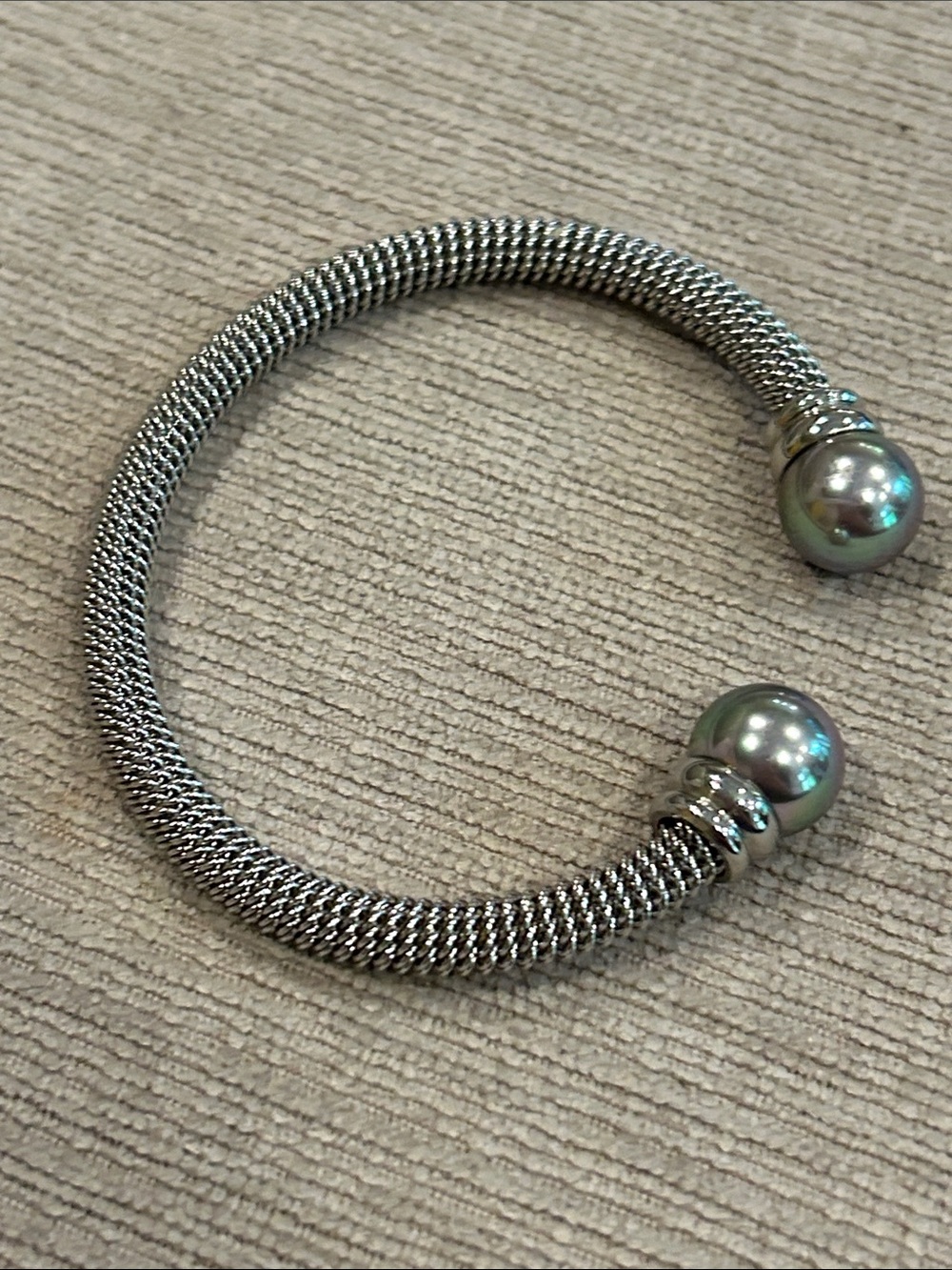 Silver Mesh Cuff flexible Bracelet with Silver Accent faux pearls